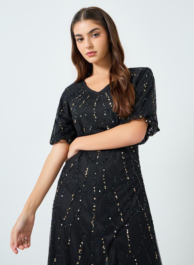 ستايلي فستان طويل منمق بتفاصيل شبكية - Image 1